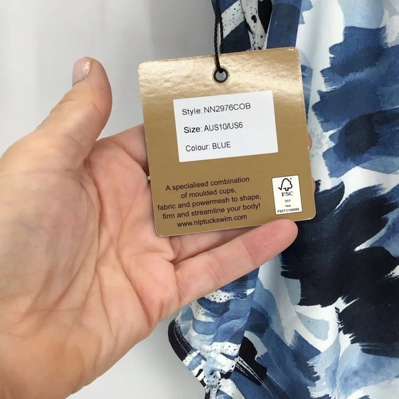 Nip Tuck Women’s One Piece Blue Floral Palms Slimming Swimsuit NWT Size 6 - Picture 9 of 10